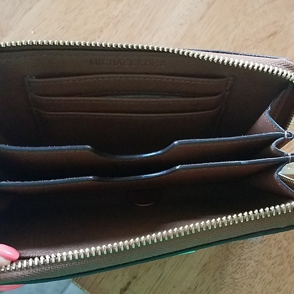 Michael Kors wallet - Picture 2 of 5